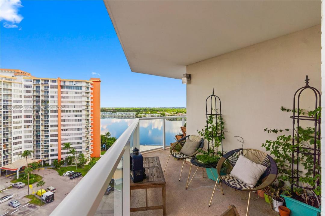 1351 NE Miami Gardens Dr 1226E, Miami, Flórida 33179, Estados Unidos