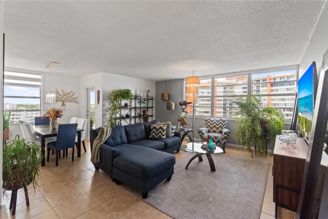 1351 NE Miami Gardens Dr 1226E, Miami, Flórida 33179, Estados Unidos