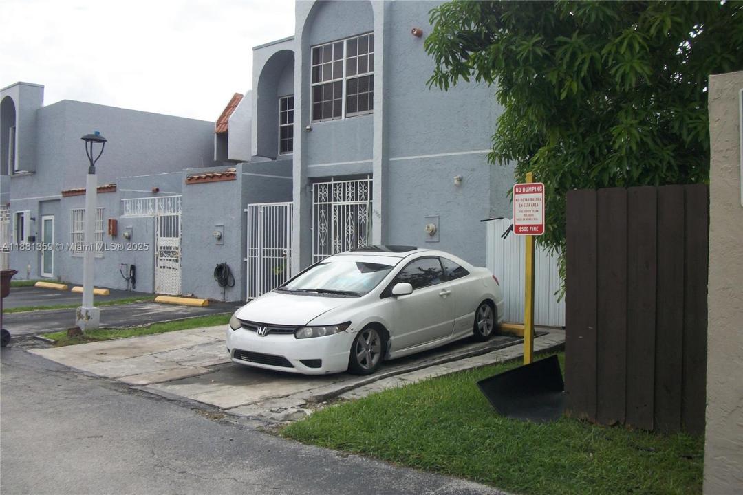 3900 W 8th Ln 16, Hialeah, Florida 33012, Estados Unidos
