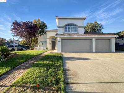 Derby Dr, Dixon, California 95620