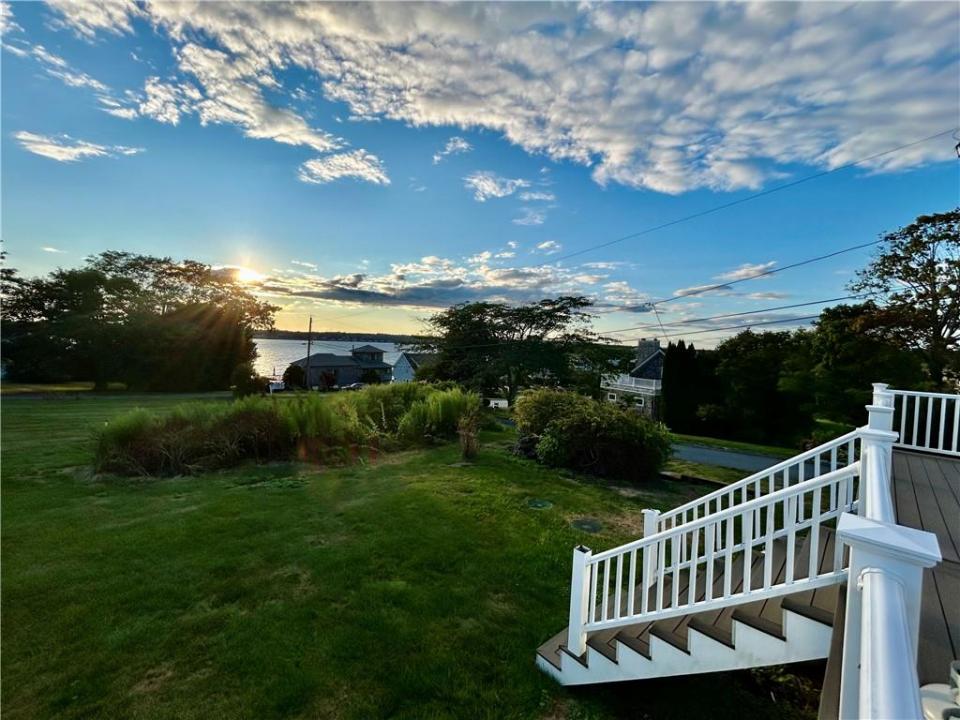 32 Seaspray Way, Little Compton, Rhode Island 02837, USA