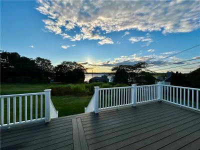 32 Seaspray Way, Little Compton, Rhode Island 02837, USA