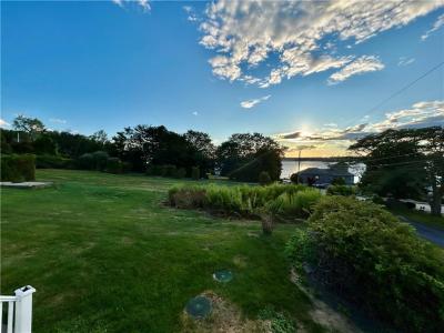 32 Seaspray Way, Little Compton, Rhode Island 02837, USA