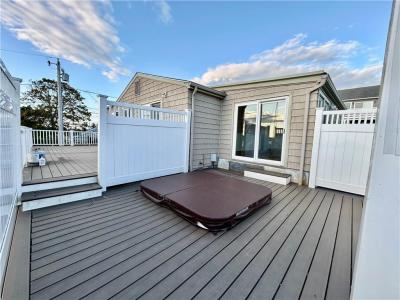 32 Seaspray Way, Little Compton, Rhode Island 02837, USA