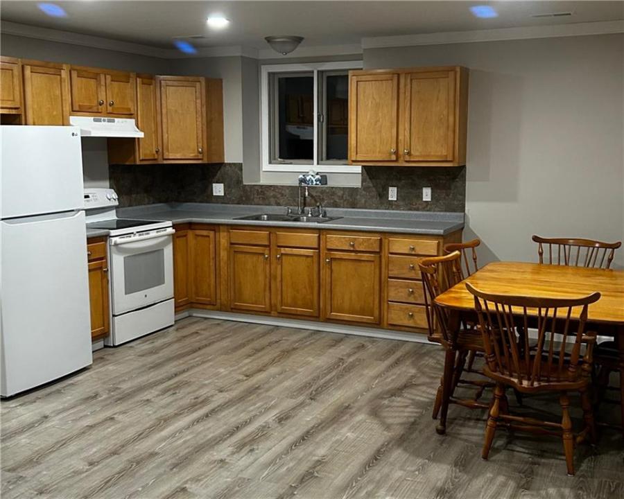 38 CLYDE Street A, West Warwick, 罗得岛 02893, 美国