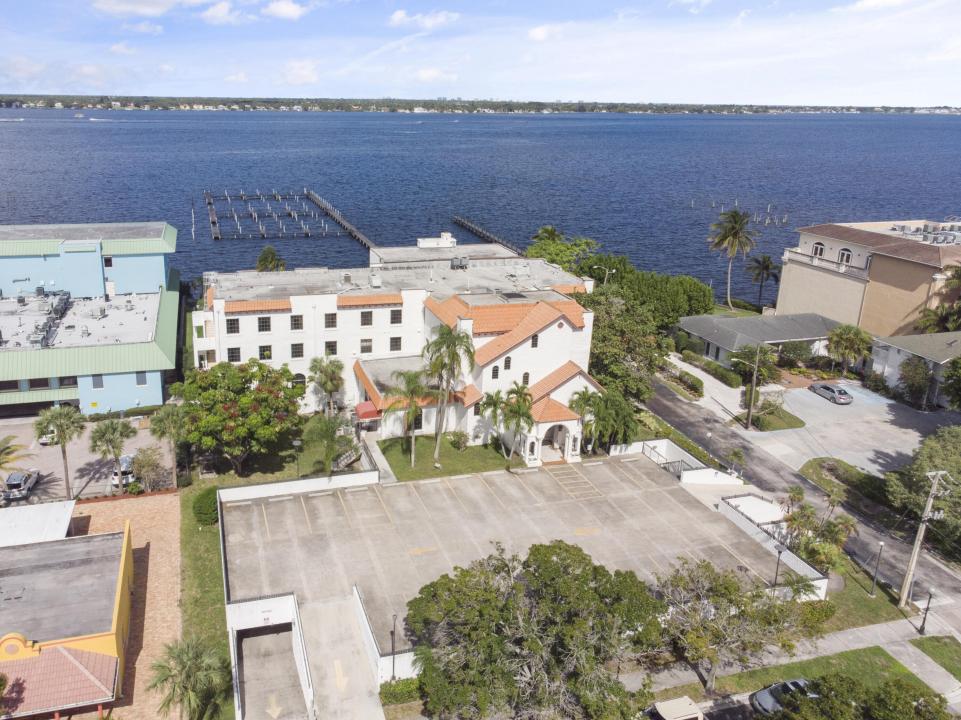 221 SE Osceola Street, Stuart, Florida 34994