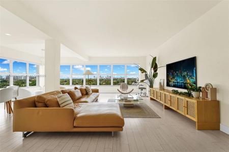 9100 W Bay Harbor Dr 8A, Bay Harbor Islands, Florida 33154, USA