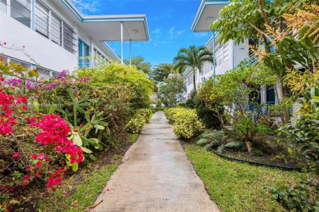 4710 Pine Tree Dr 31, Miami Beach, Florida 33140, USA
