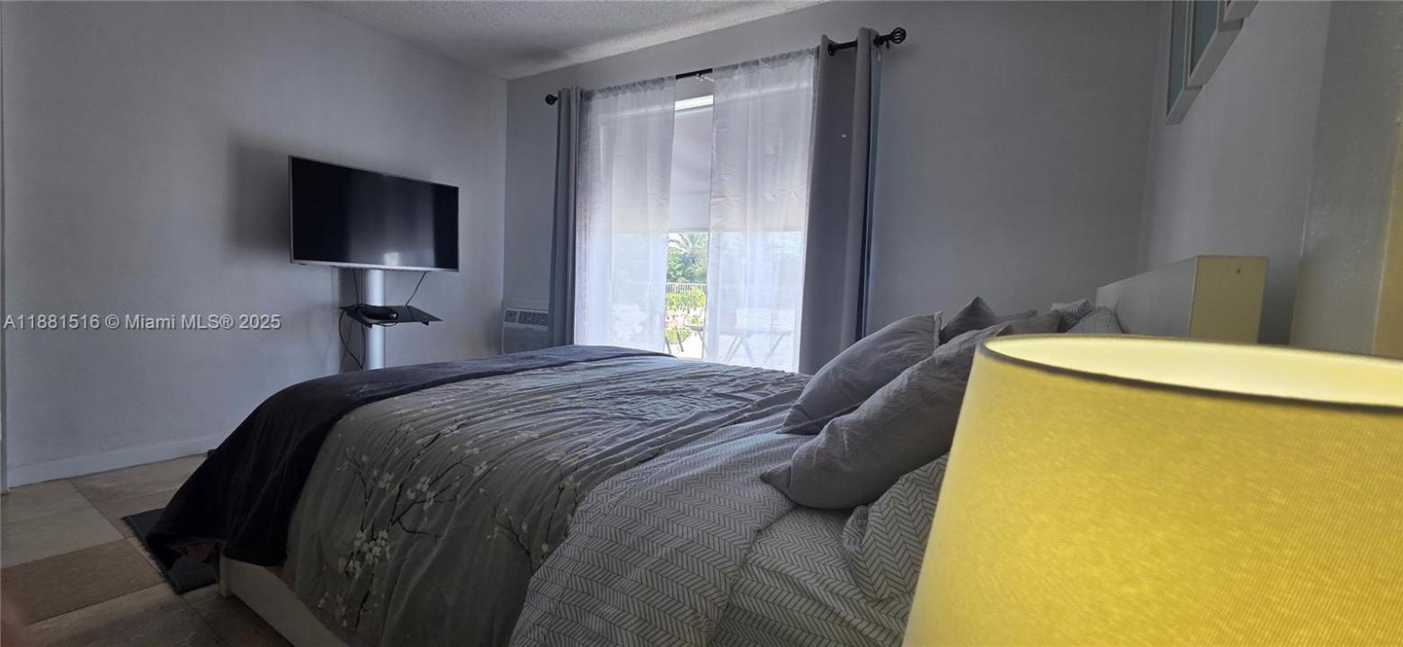 7904 West Dr 110, North Bay Village, Florida 33141, USA