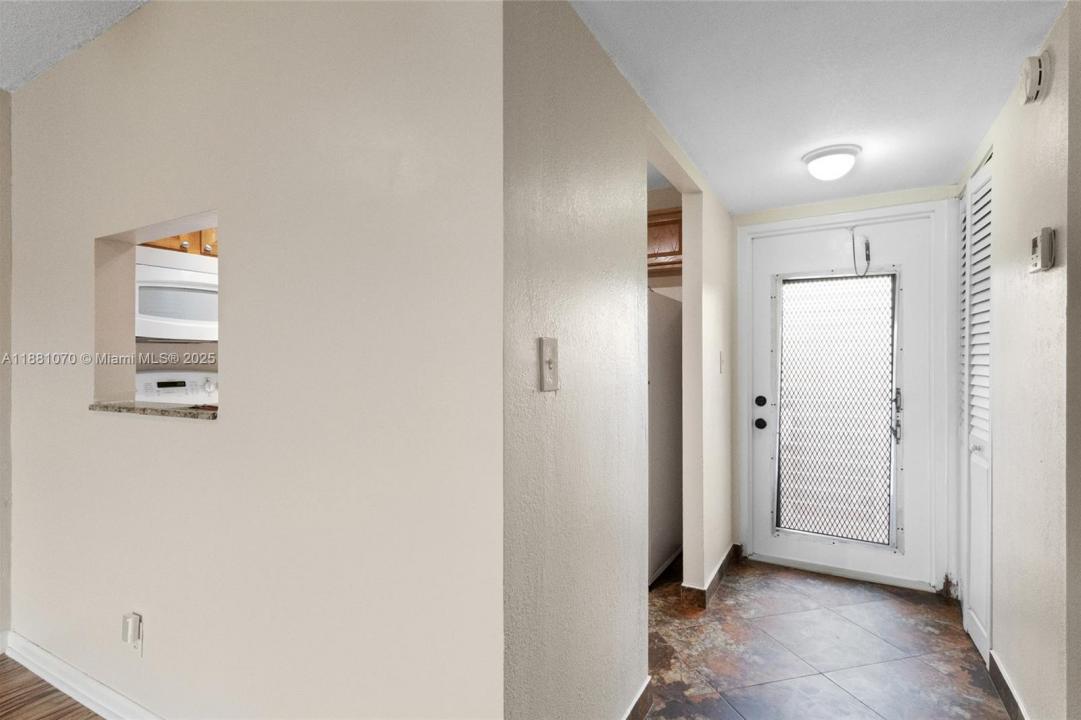 9620 Sunrise Lakes Blvd 205, Sunrise, Florida 33322, Estados Unidos