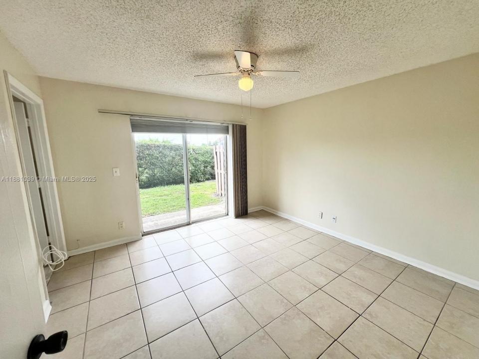 910 Cypress Way E, Palm Springs, フロリダ 33406, アメリカ合衆国