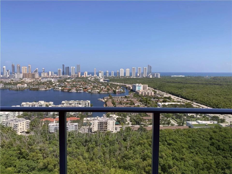 16385 Biscayne Blvd 2118, North Miami Beach, Floride 33160, États-Unis