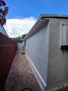3052 SW 6th St, Miami, Florida 33135, USA