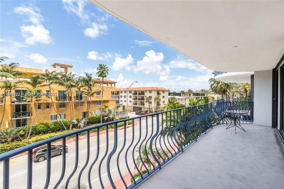8877 Collins Ave 305, Surfside, Floride 33154, États-Unis