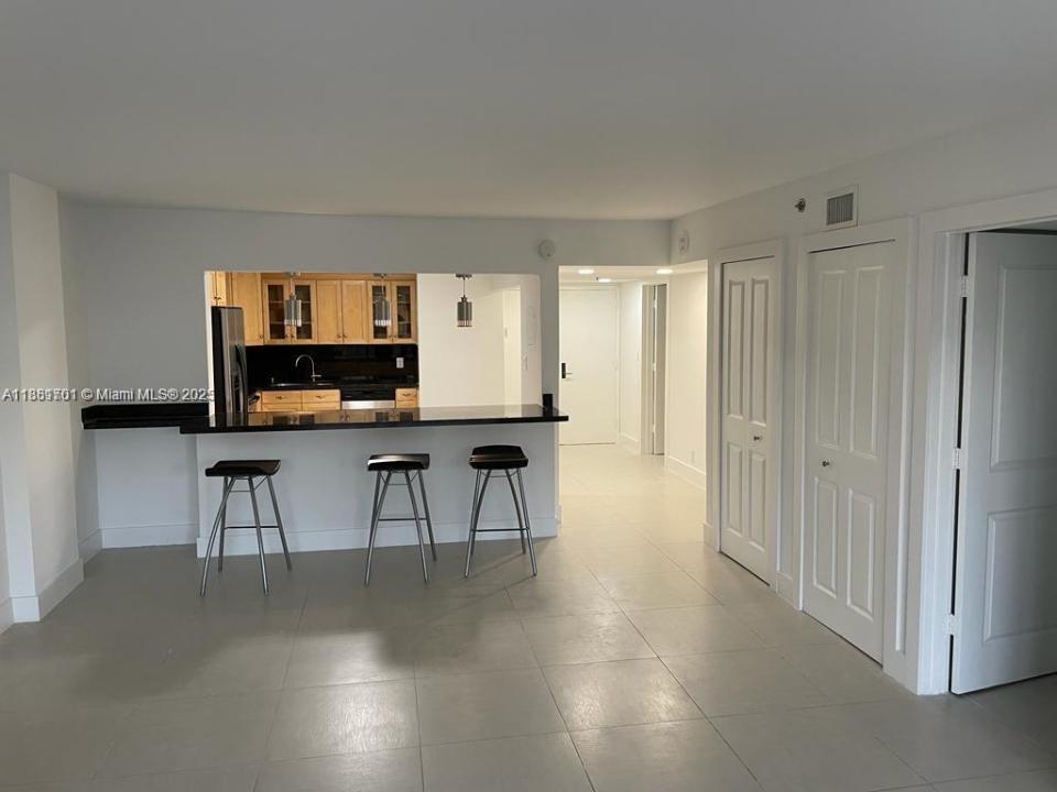 8877 Collins Ave 305, Surfside, Floride 33154, États-Unis