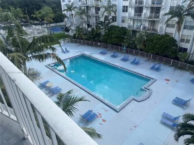486 NW 165th St Rd B-506, Miami, Florida 33169, USA