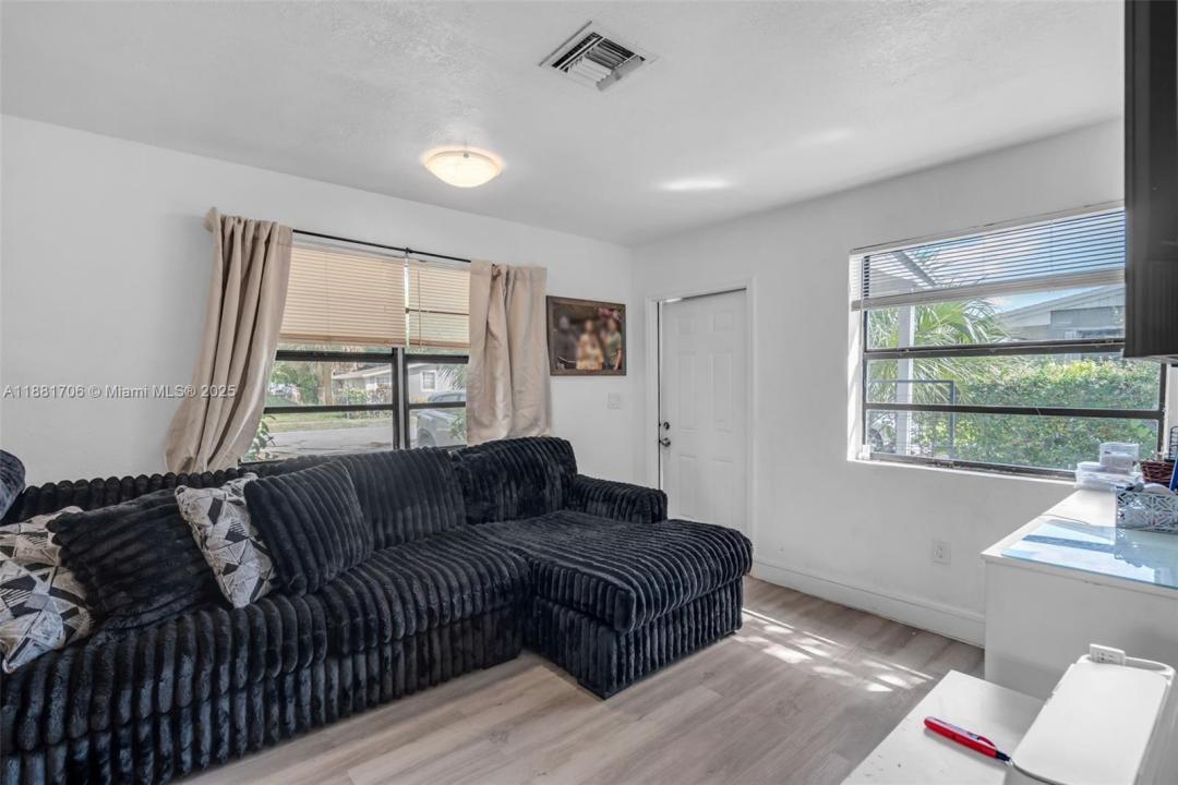 3380 NW 8th Pl, Lauderhill, Flórida 33311, Estados Unidos