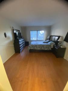 200 Diplomat Pkwy 329, Hallandale Beach, Florida 33009, USA