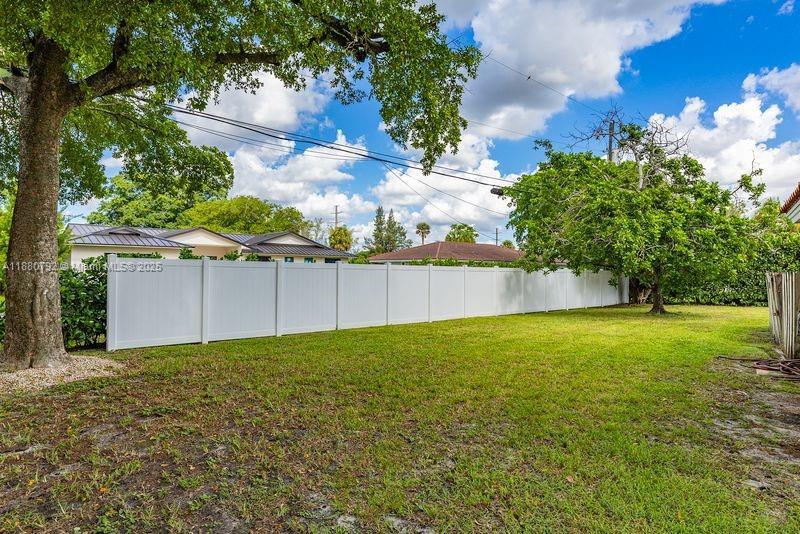 6895 Pinehurst Dr, Hialeah, Floride 33015, États-Unis