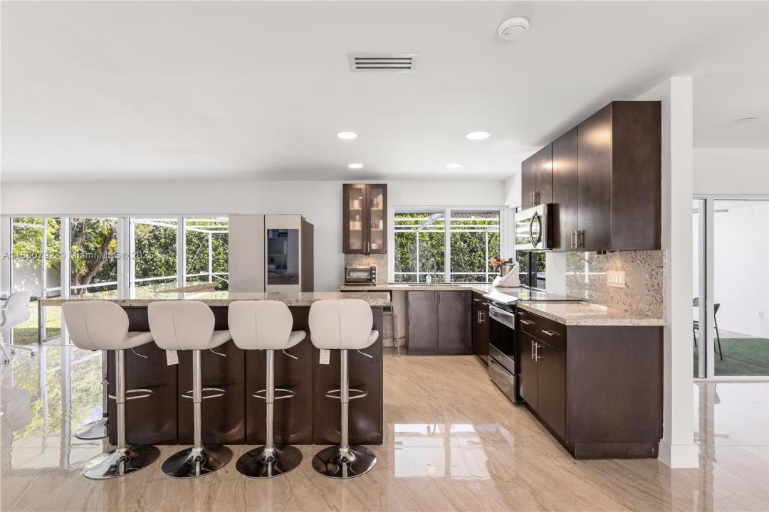 6895 Pinehurst Dr, Hialeah, Floride 33015, États-Unis