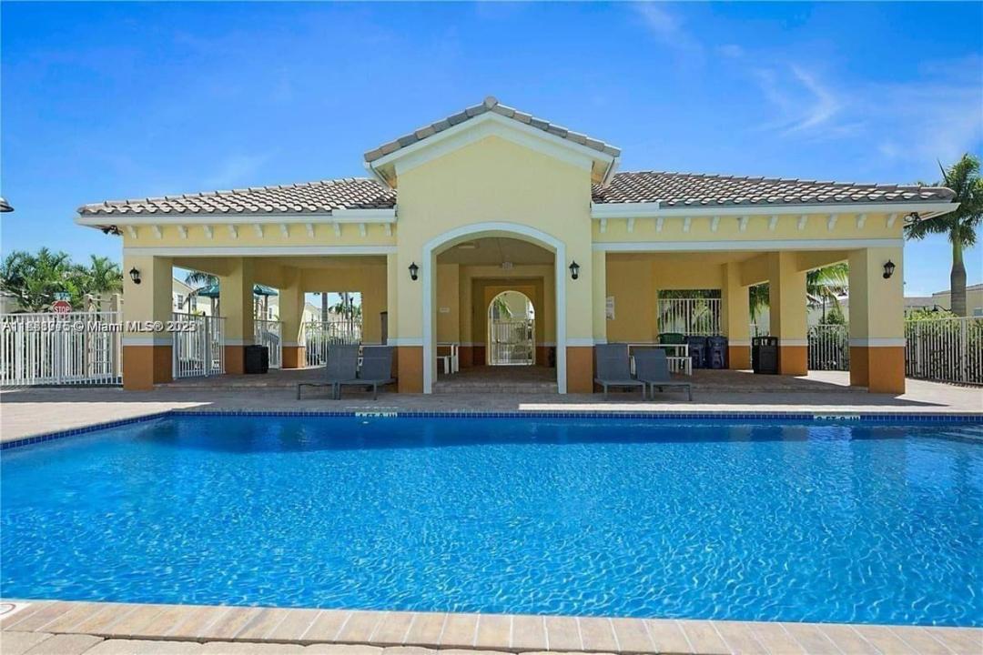 4030 NW 11th St 0, Lauderhill, 佛罗里达州 33313, 美国