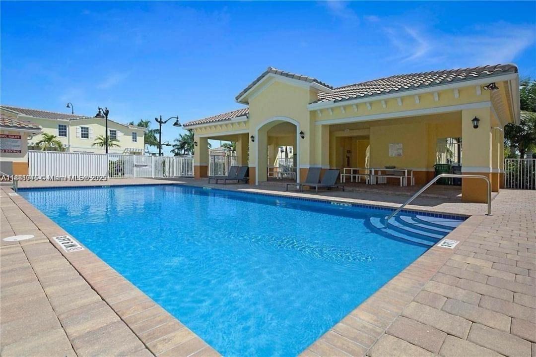4030 NW 11th St 0, Lauderhill, 佛罗里达州 33313, 美国