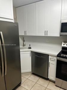 2740 W 76th St 206, Hialeah, Florida 33016, USA