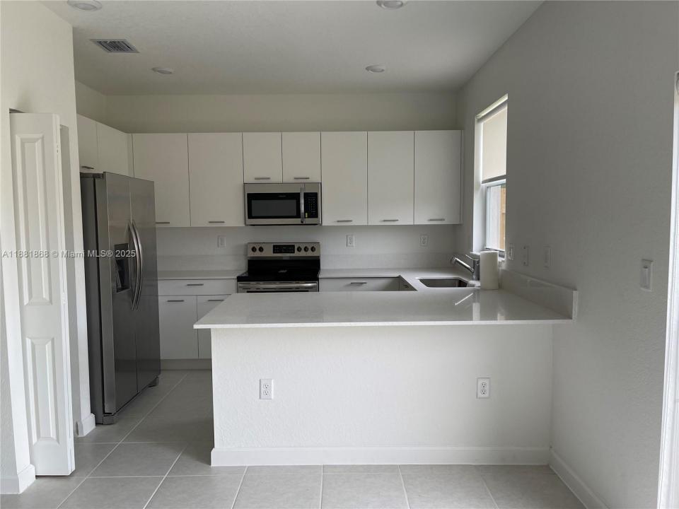 12178 NW 24th Place, Miami, Florida 33167, Amerika Birleşik Devletleri