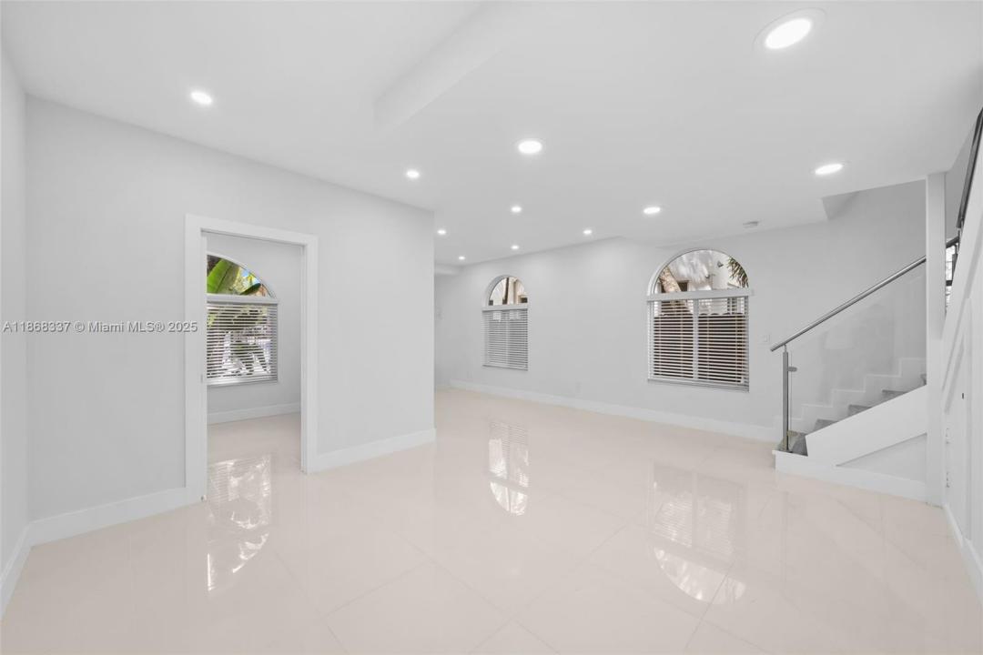 3143 Day Ave B, Miami, Florida 33133
