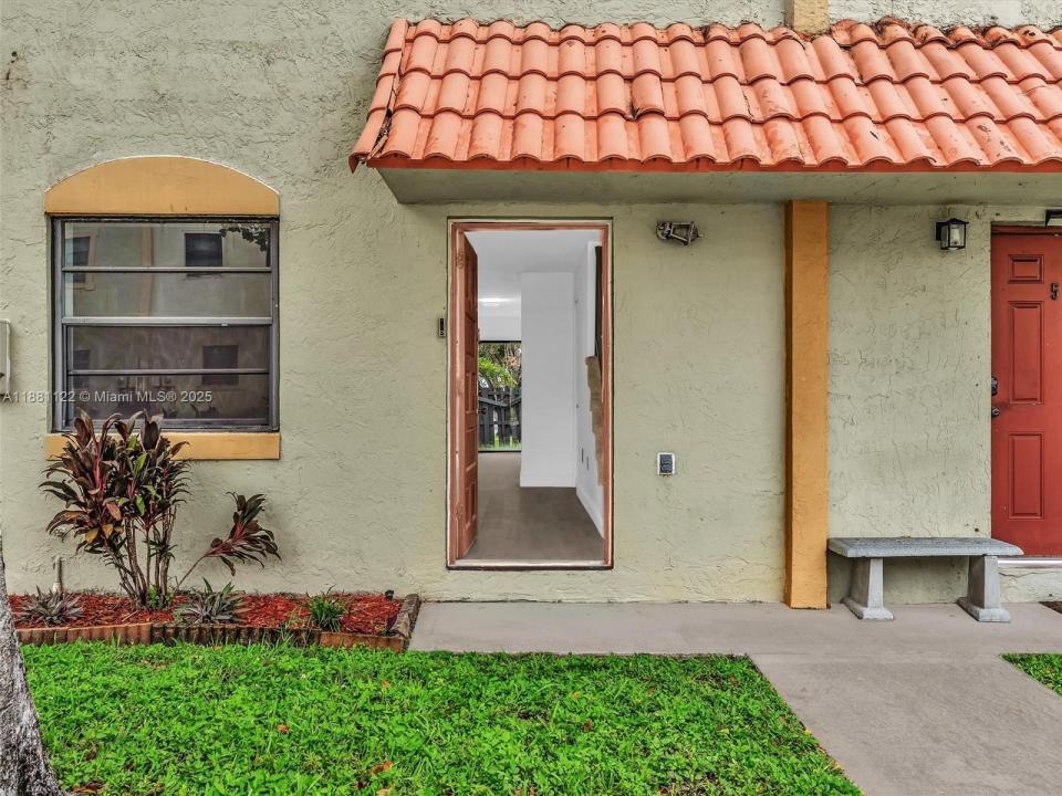 3911 SW 52nd Ave 4-1, Pembroke Park, Florida 33023