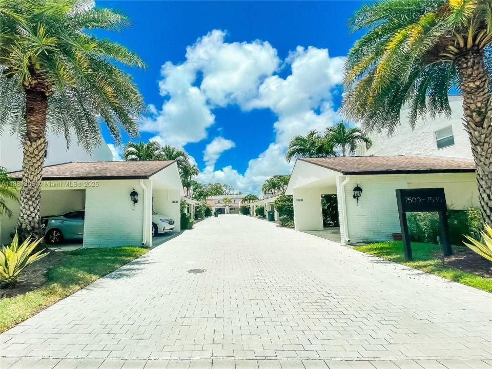 7526 SW 58th Ave 7526, South Miami, Florida 33143