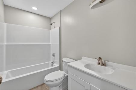 3 Leona Court, West Warwick, Rhode Island 02893, Stati Uniti