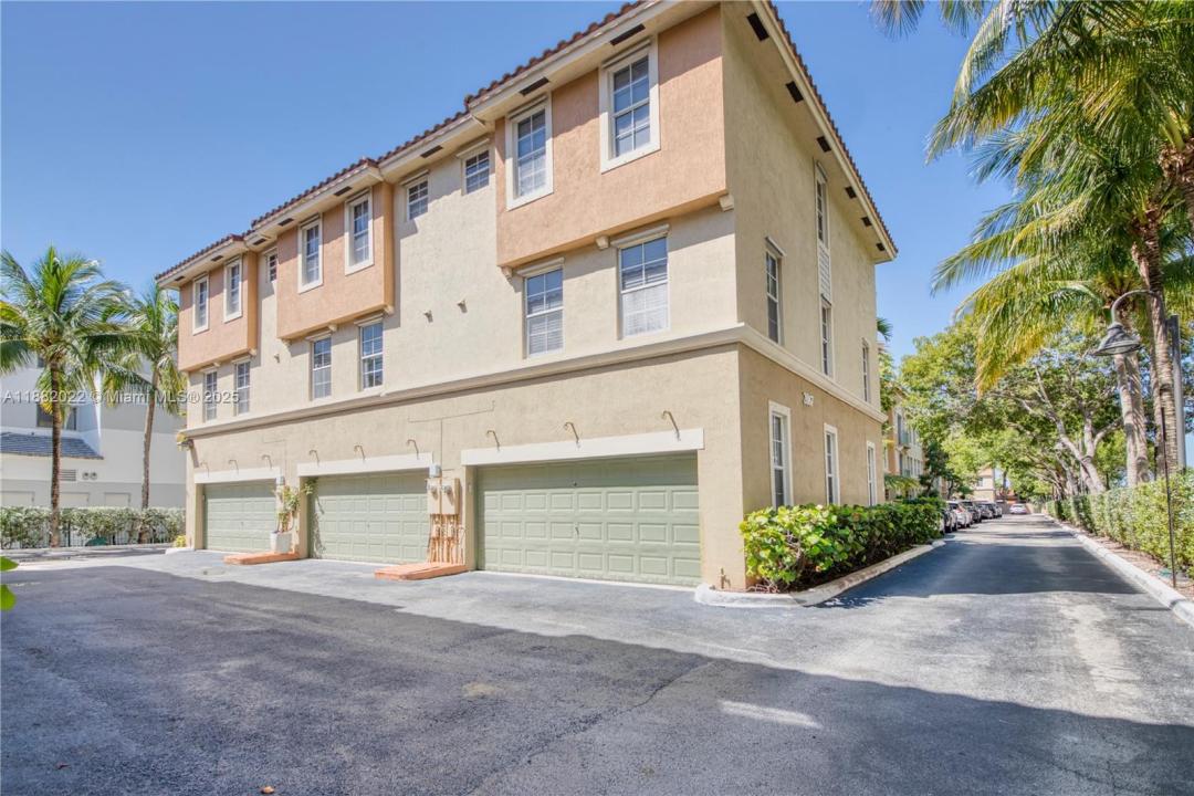 2067 S Ocean Dr TH5, Hallandale Beach, Флорида 33009, Соединенные Штаты