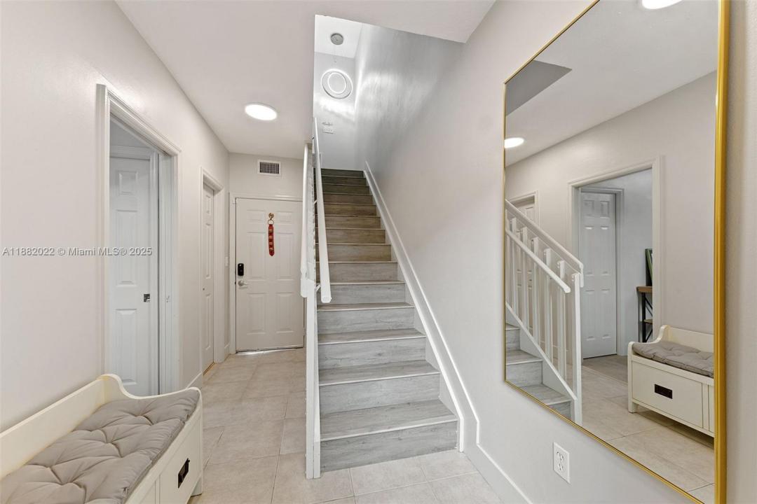 2067 S Ocean Dr TH5, Hallandale Beach, Флорида 33009, Соединенные Штаты