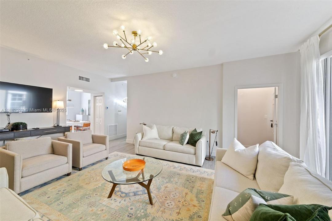 2067 S Ocean Dr TH5, Hallandale Beach, Флорида 33009, Соединенные Штаты