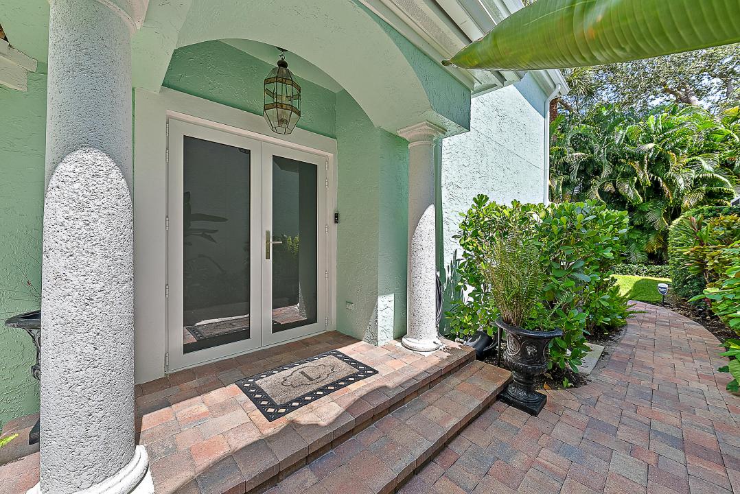 7 Grand Bay Circle, Oak Harbour, Juno Beach, פלורידה 33408, ארצות הברית של אמריקה 