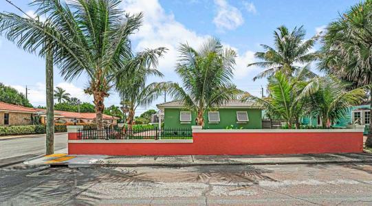 532 N Palmway, Lake Worth Beach, Florida 33460