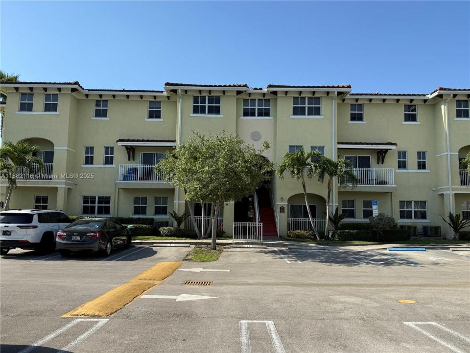 290 NW 109th Ave 202, Miami, Florida 33172