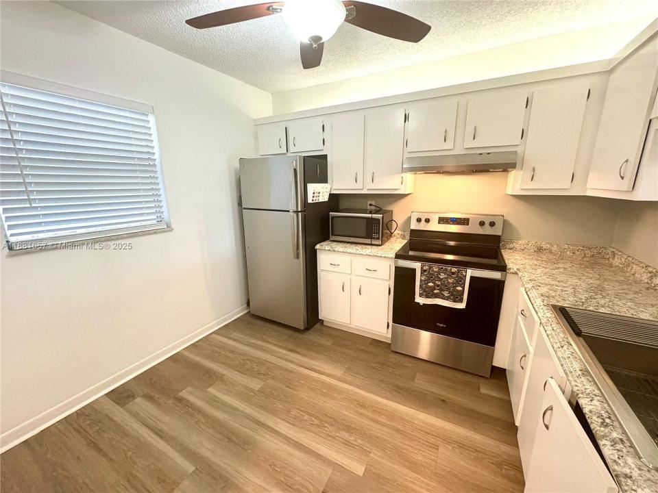 2860 Somerset Dr 211K, Lauderdale Lakes, Floryda 33311, USA