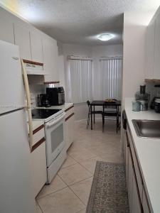 1100 SW 128th Ter 207U, Pembroke Pines, Florida 33027, USA