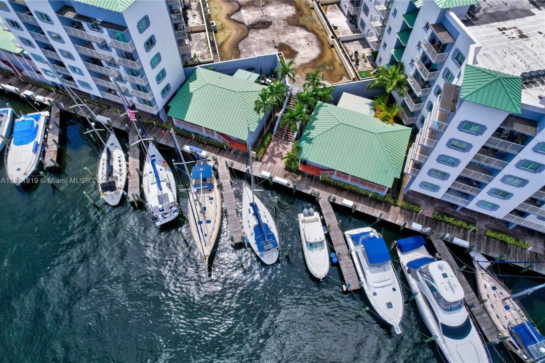2475 NW 16th St Rd 308, Miami, Florida 33125, Estados Unidos