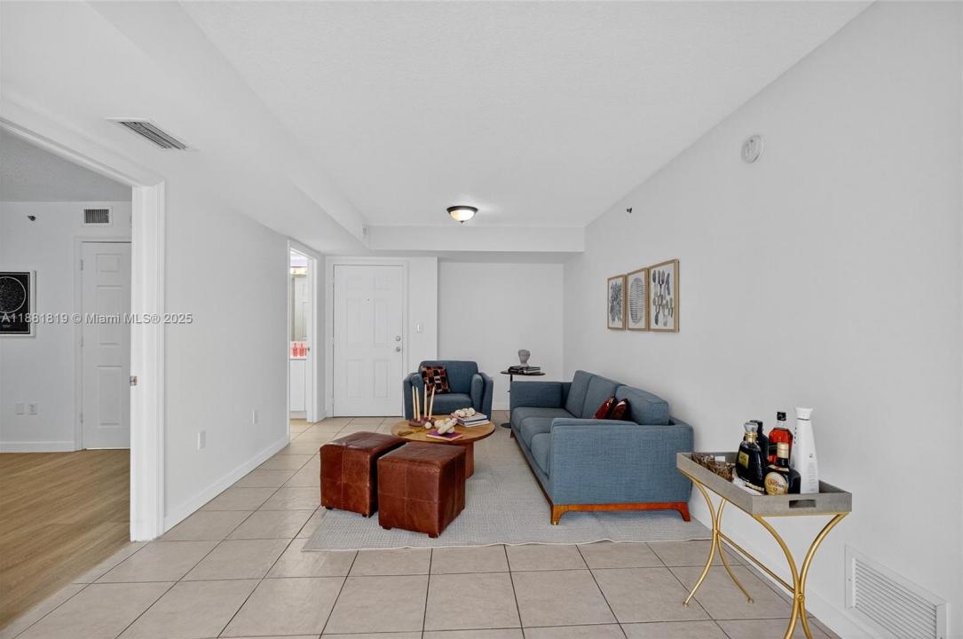 2475 NW 16th St Rd 308, Miami, Florida 33125, Estados Unidos