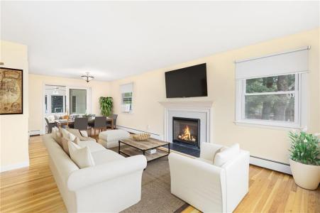 7 Cheshire Drive, Barrington, 罗得岛 02806, 美国