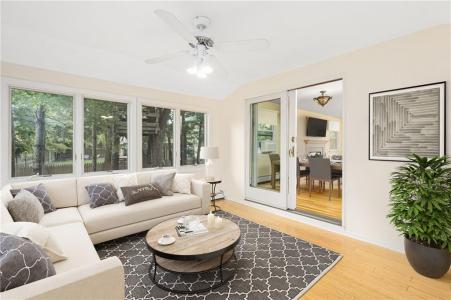 7 Cheshire Drive, Barrington, 罗得岛 02806, 美国