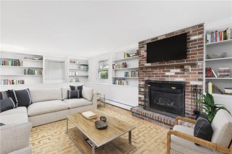 7 Cheshire Drive, Barrington, 罗得岛 02806, 美国