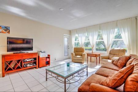 850 NE 12th Ave 210, Hallandale Beach, Florida 33009, USA