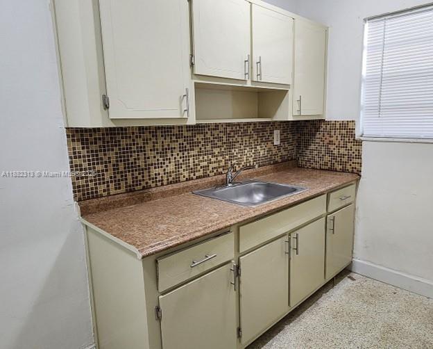 300 NE 78th St A, Miami, Florida 33138, USA
