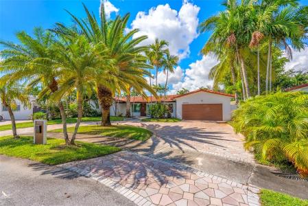 21000 NE 18th Ct, Miami, Florida 33179, USA