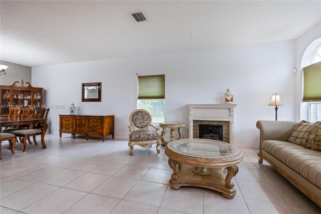13704 S Garden Cove Cir, Davie, Florida 33325