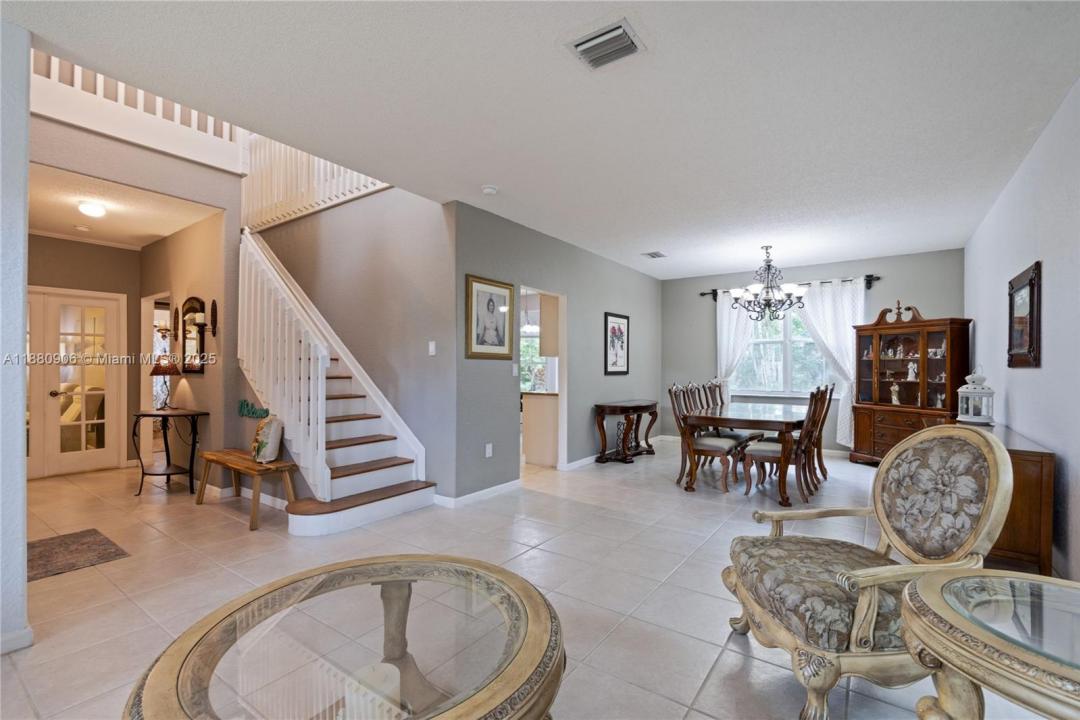 13704 S Garden Cove Cir, Davie, Florida 33325